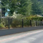 photo d'un terrain avec mur gris et clôture à Pau, commande de simulation de mur de délimitation pour dossier urbanisme (2)
