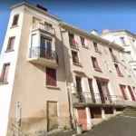 photo d'une maison de rue sur 3 étages