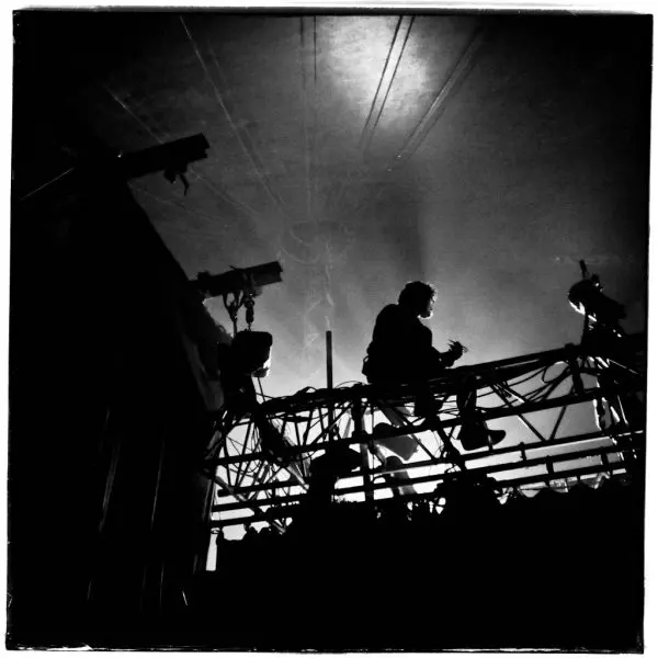 photo noir et blanc de technicien lumière "les hommes de l'ombre"