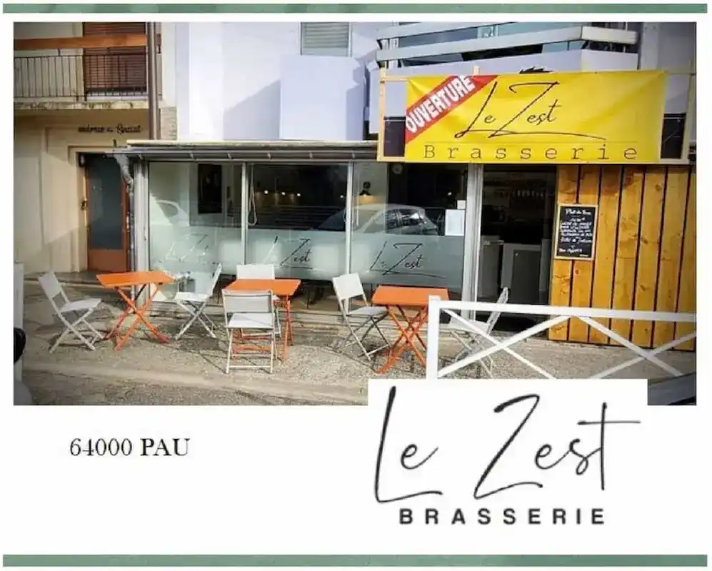 photo de la façade de la Brasserie Le Zest à Pau (64000), vue sur la terrasse et la devanture