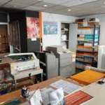 photo l'intérieur de la boutique de PAU Repro, atelier de reprographie et infographie