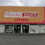 photo de la devanture du magasin Mondial Tissus à Lescar (64)