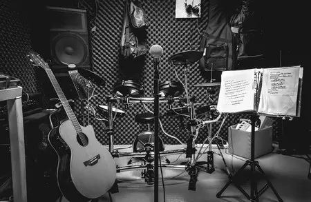 photo noir & blanc d'un studio de répétition