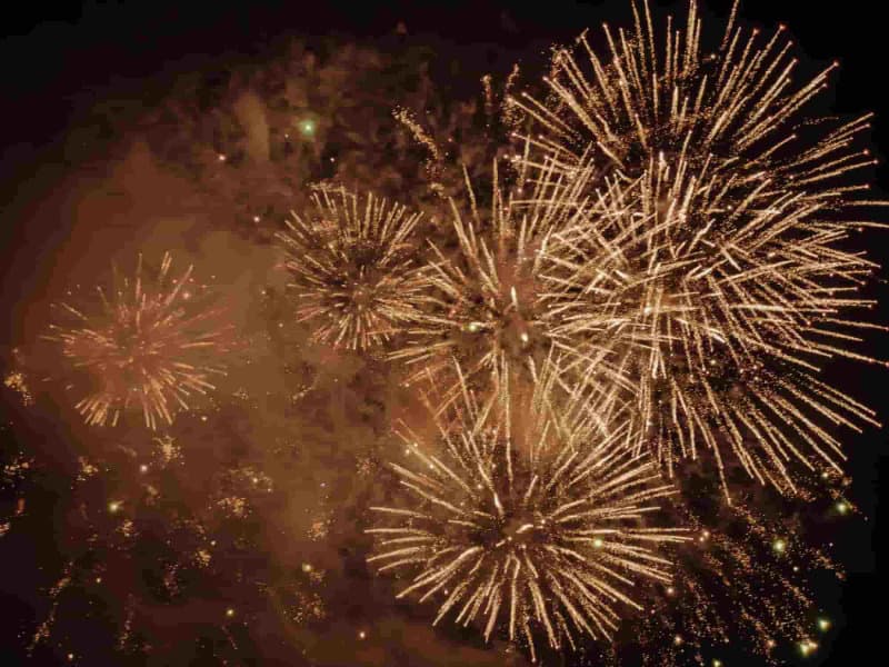 feux d'artifice doré